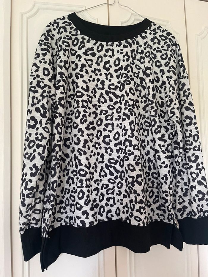 Blouse noire et grise
