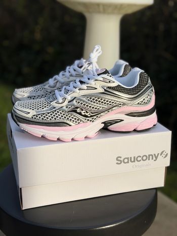 SAUCONY ROSE