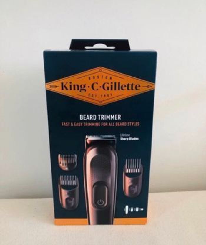King C. Gillette Kit tondeuse à barbe sans fil, avec lames tranchantes à vie et 3 peignes interchangeables NEUF