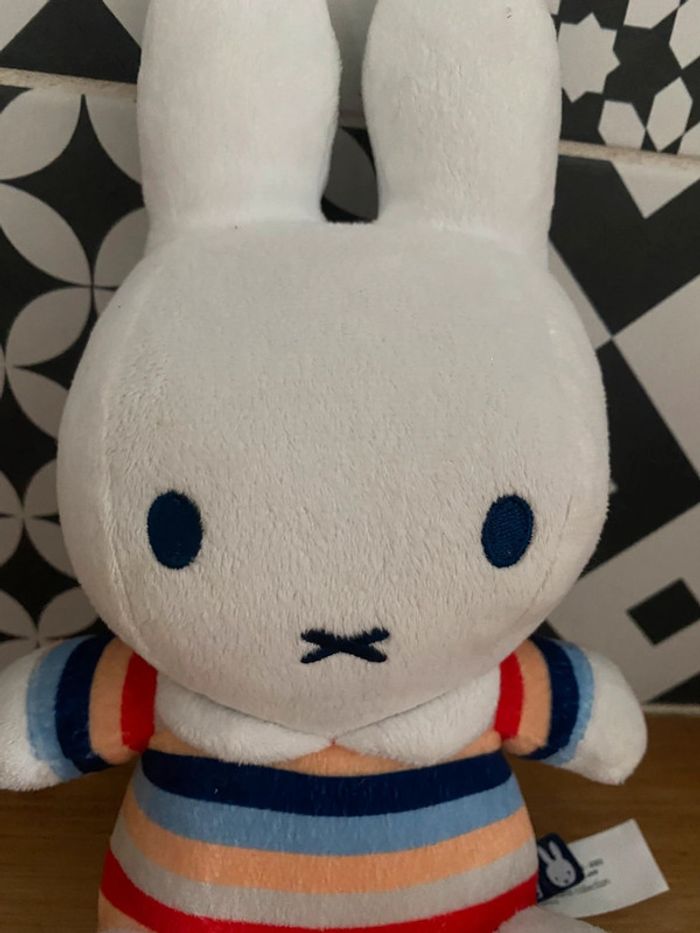 Peluche lapin à grelot miffy - photo numéro 2