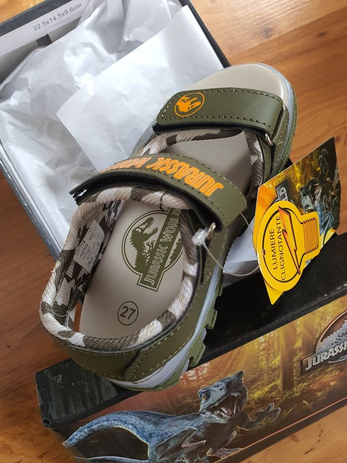 Chaussures sandales jurassic Park lumineuse taille27 - photo numéro 5