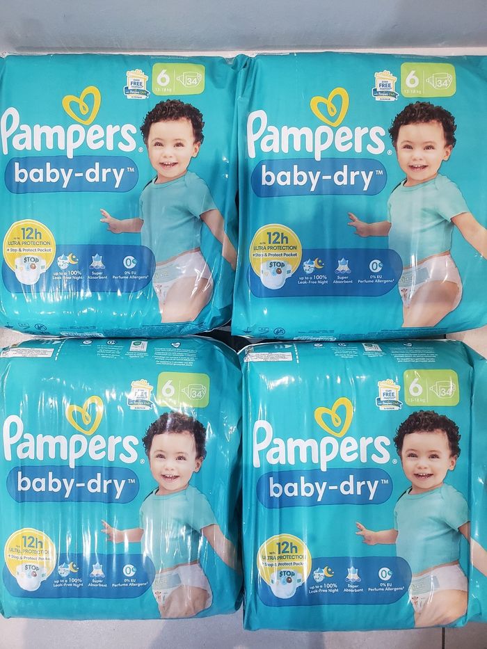 Lot de 4 paquets de couches pampers baby dry taille 6