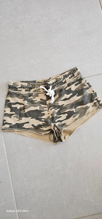 Short militaire Bershka taille 38