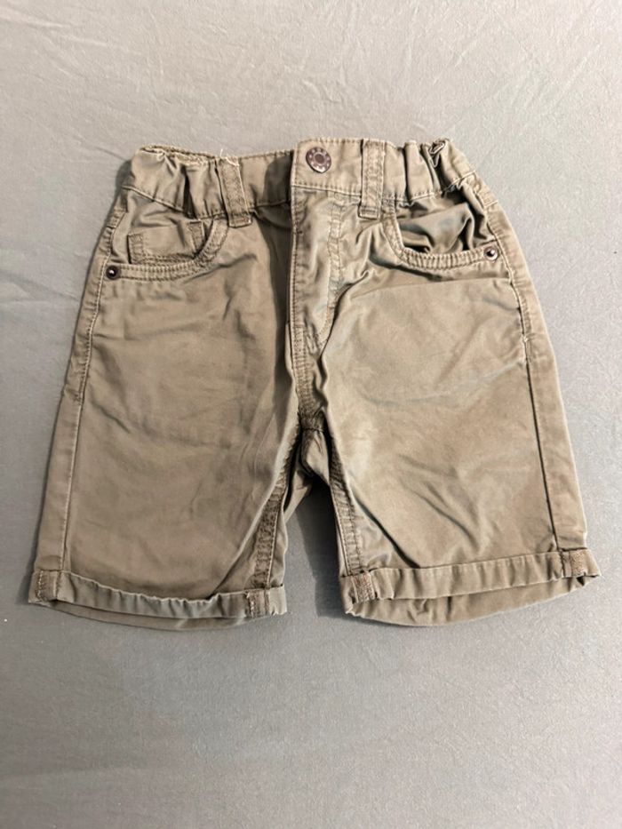 Short garçon.