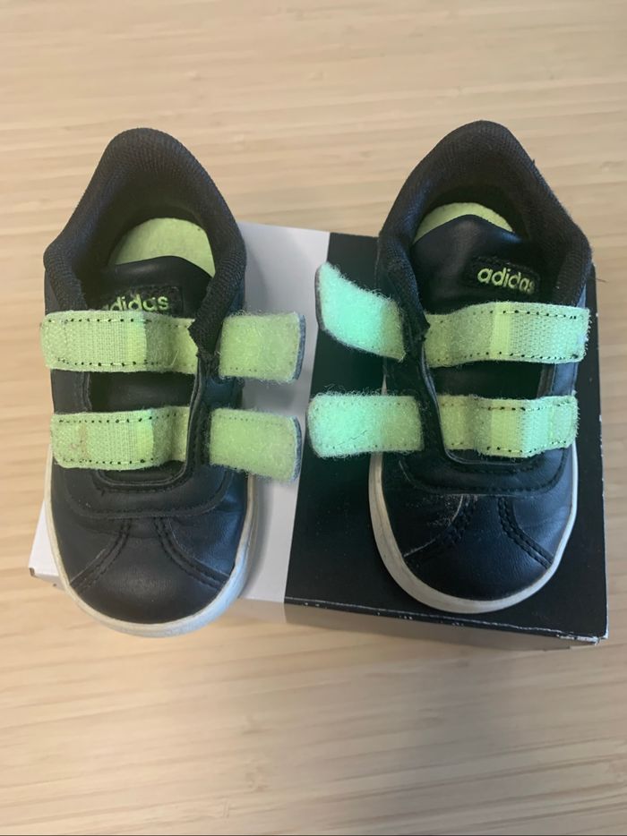 Baskets adidas taille 22 - photo numéro 3