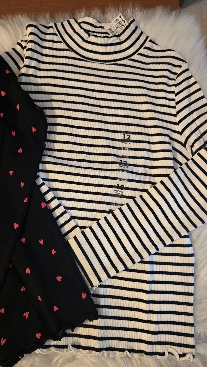 (Neufs non portés) 🏷🏷🤩🩷 teeshirts ml col montant 12 ans fille 🩷🤩 - photo numéro 3