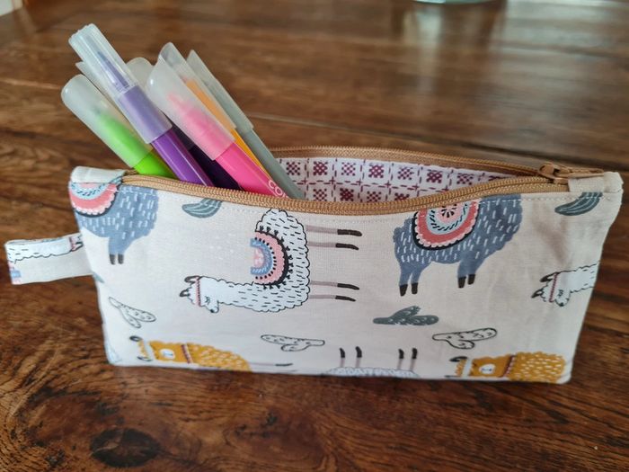 Trousse d'écolier plate