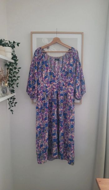 Robe mi-longue fleurie neuve 46