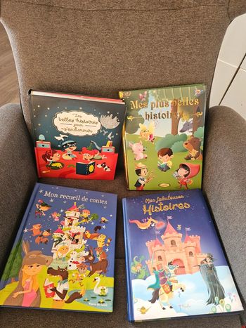 Lot 4 livres, recueils de contes, 50 histoires