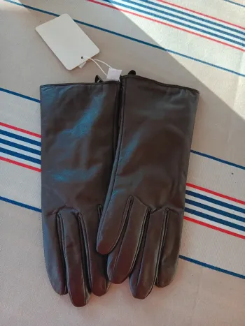 Gants femme neufs jamais portés