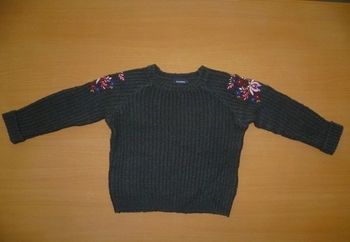 pull chaud gris à fleurs