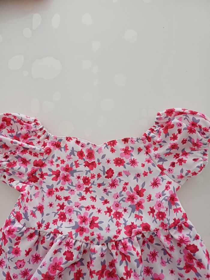 Robe neuve taille 9/12 mois - photo numéro 2