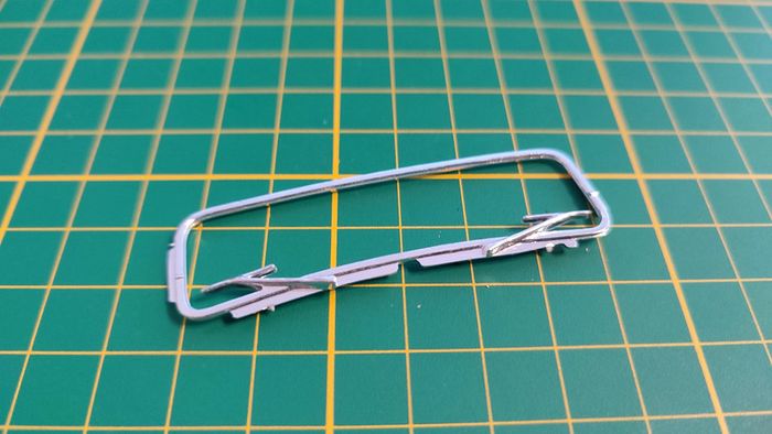 Contour vitre avant pièce détachée miniature 1/18 Citroën traction 15cv 1952 Maisto #B36