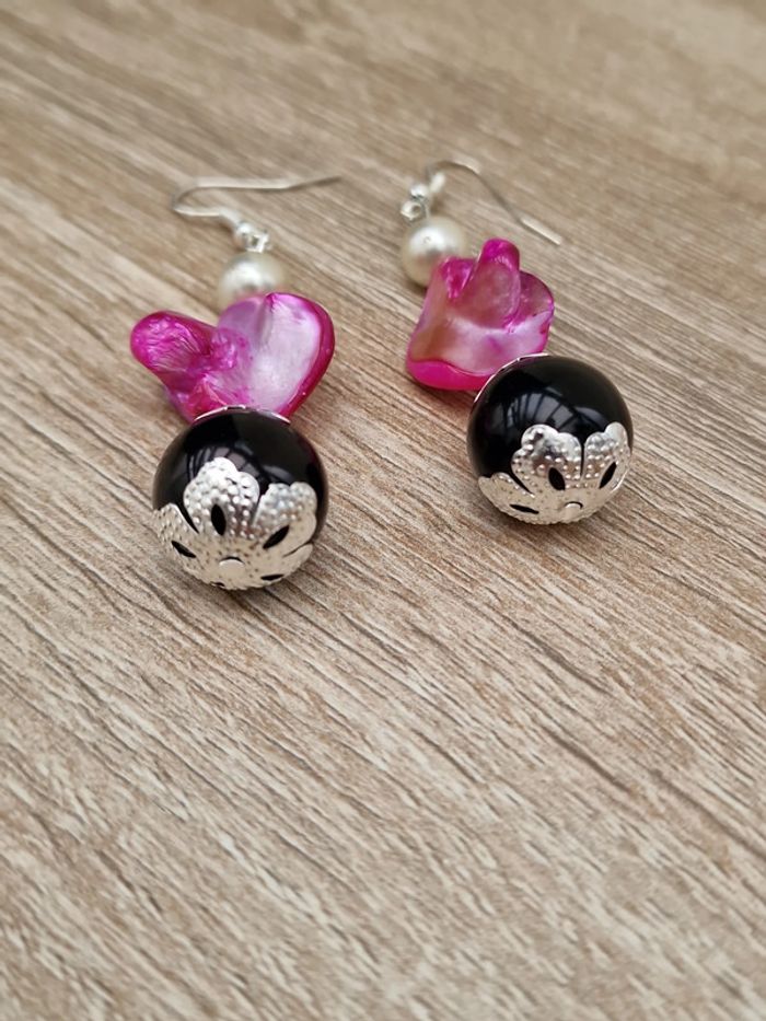Boucles D'oreilles Perles Noir Et Blanc Perles Coquillage Fuchsia - photo numéro 7