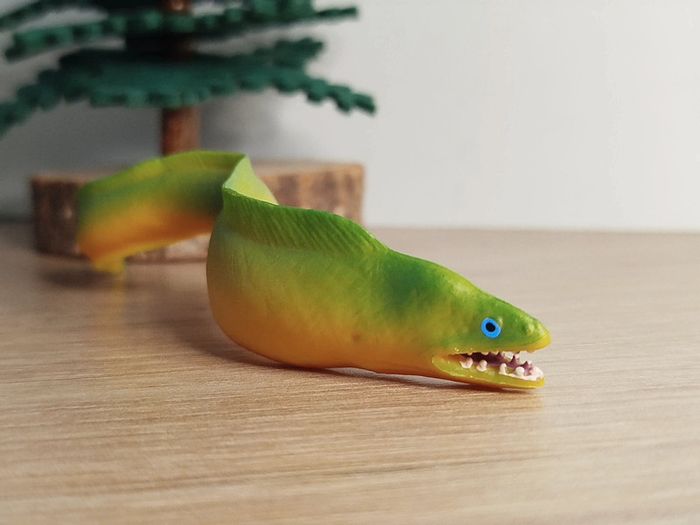 Figurine poisson serpent murène Animal de la rivière - photo numéro 2