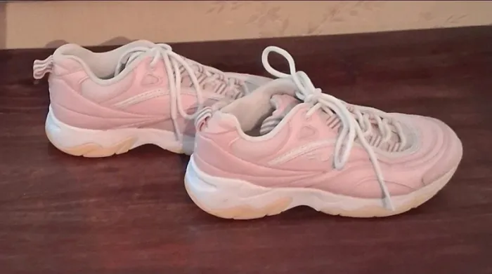 Baskets Fila taille 33 - photo numéro 3