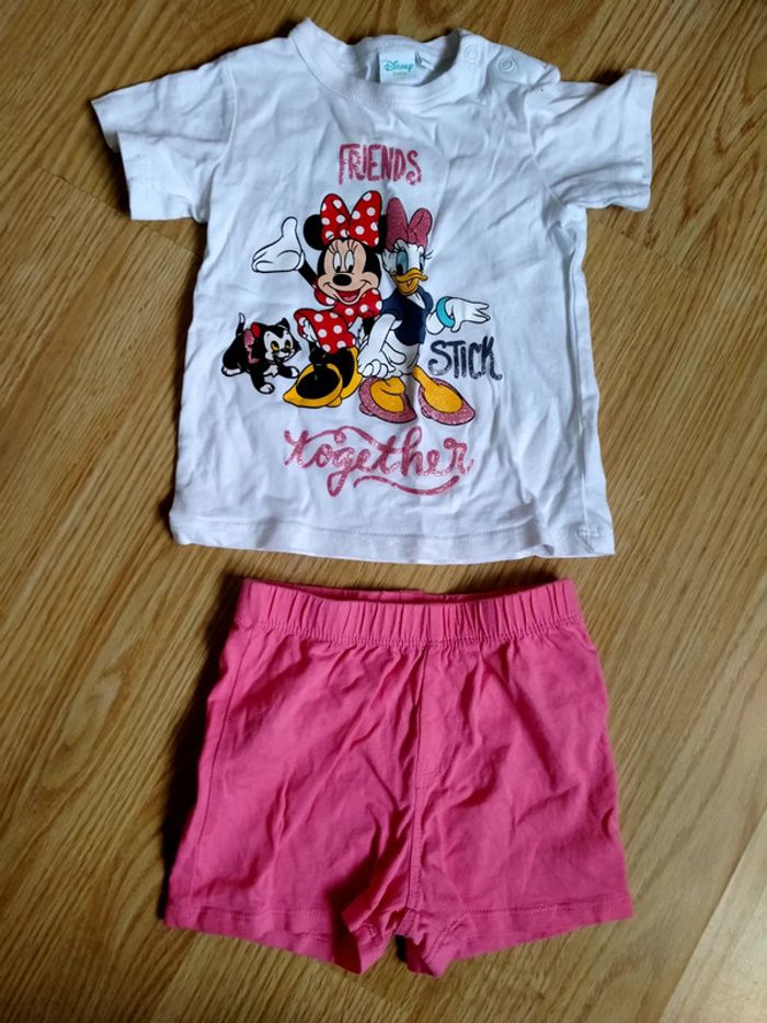 Ensemble tee shirt et short. Disney. Taille 18 mois - photo numéro 2