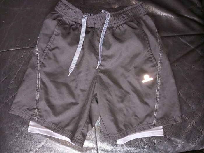 Short de sport doublé domyos neuf 10 ans