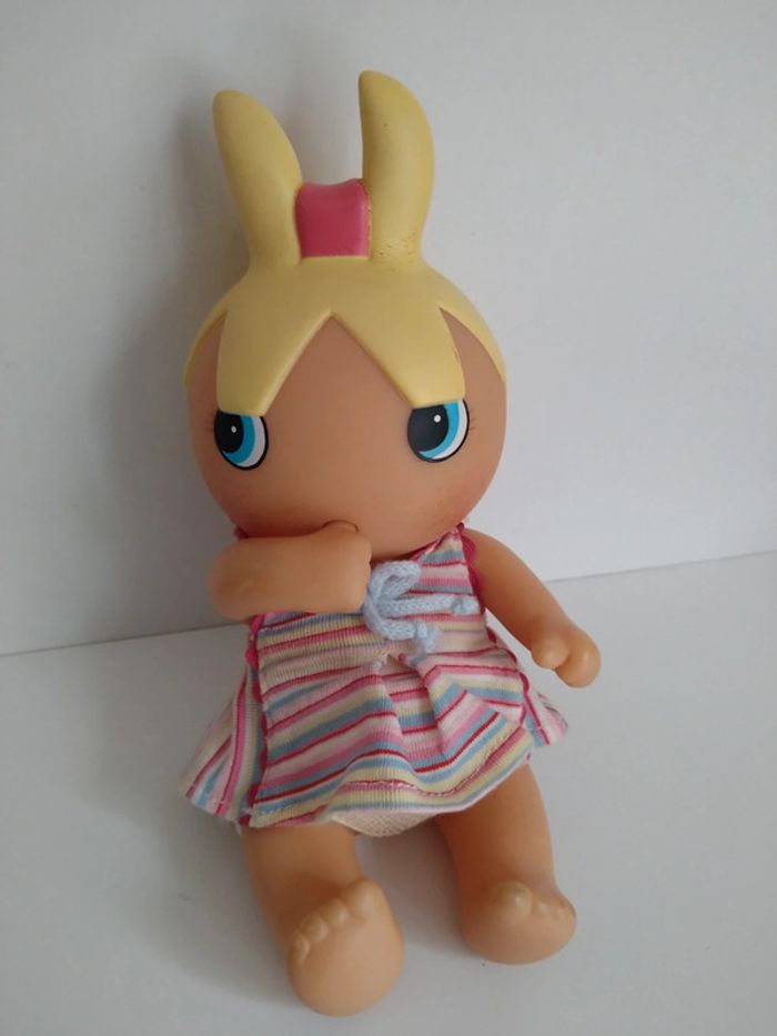 Poupée Corolle beedibies suce son pouce