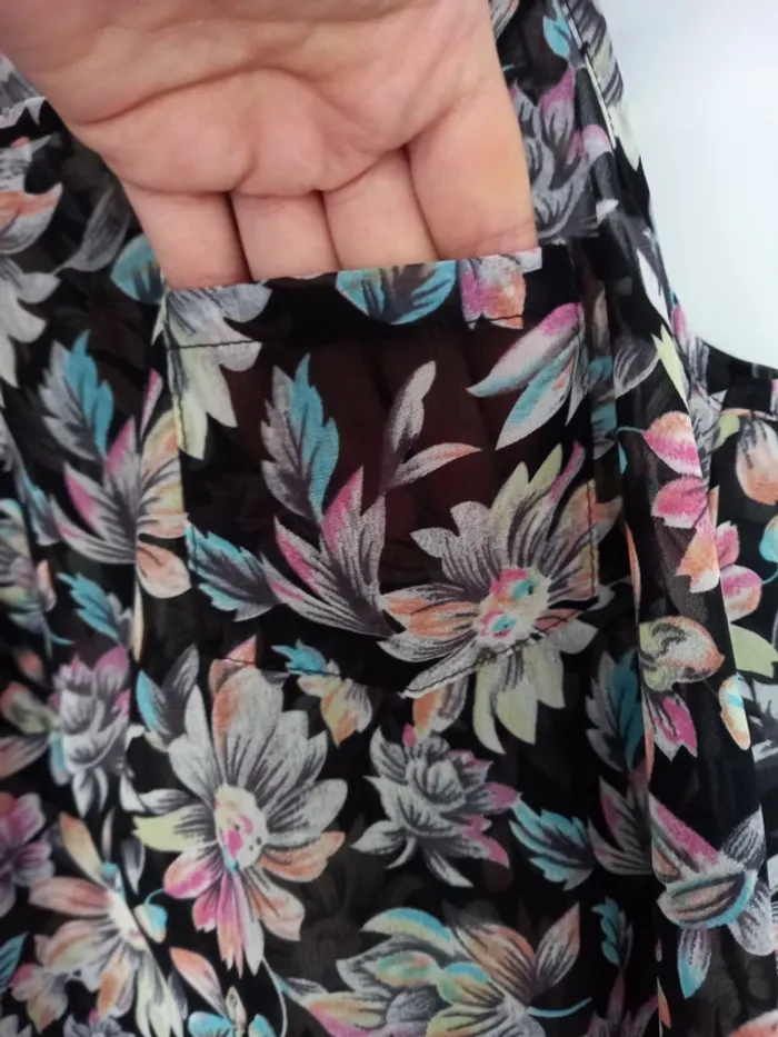 Jolie blouse fleurie - photo numéro 4