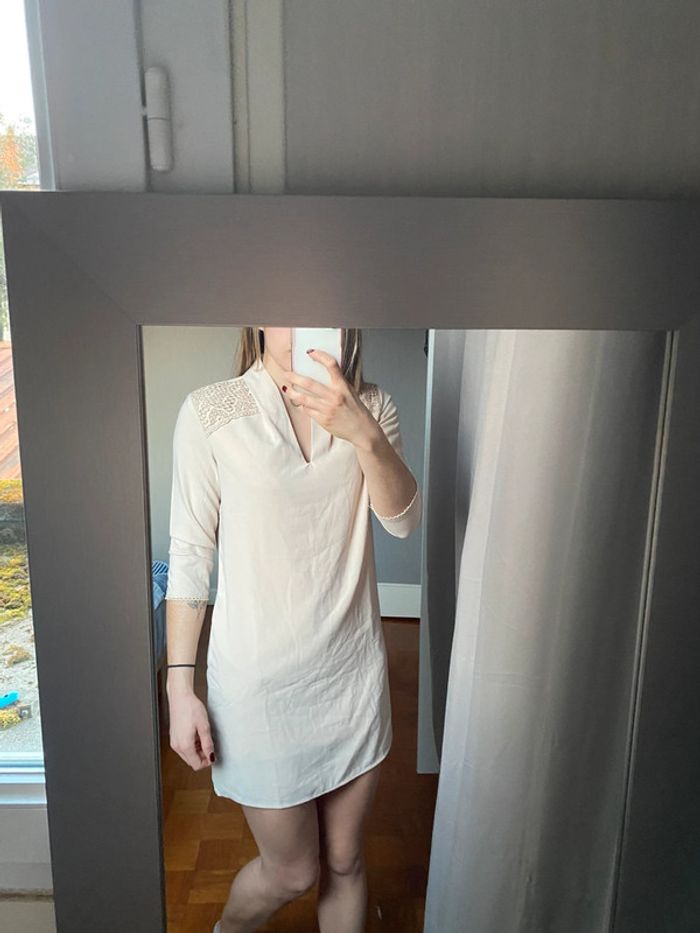Robe beige manque 3/4 - photo numéro 2