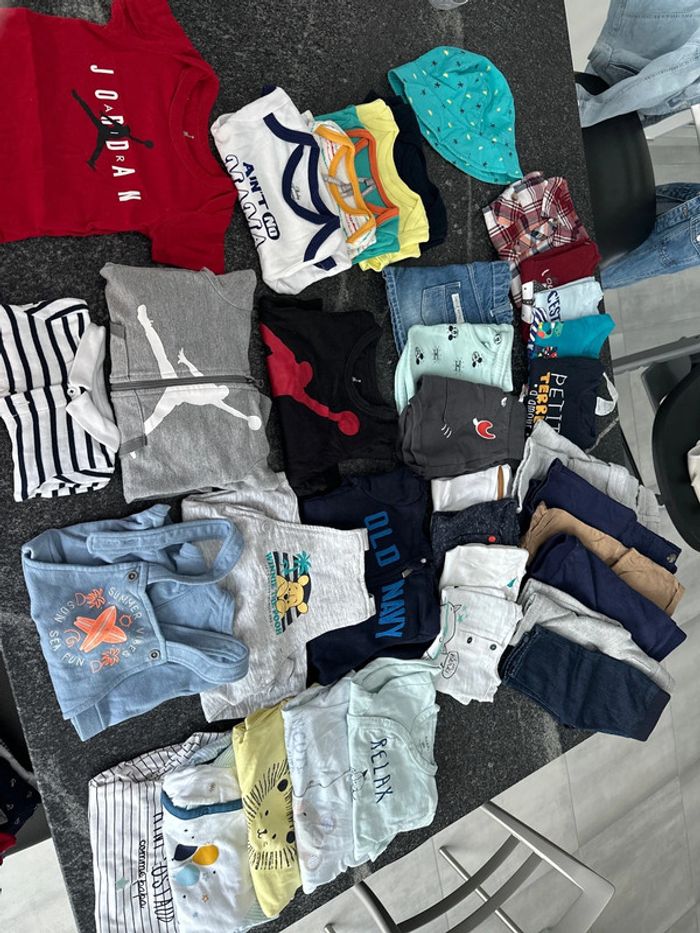 Lot de vêtements taille 9 mois garçons très bon état