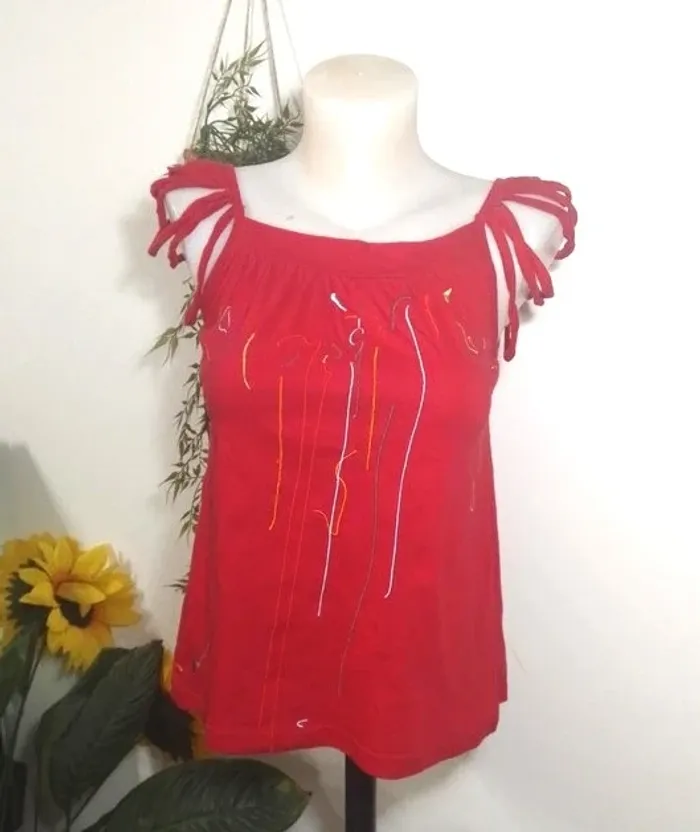 débardeur taille M avec laçage sur les épaules neuf 100% coton