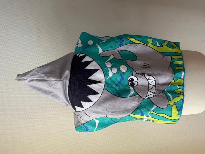 Cape de bain, serviette à capuche requin - photo numéro 4
