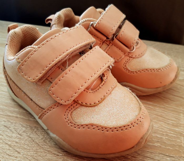 Baskets fille à scratch pointure 21 / 15-18 mois