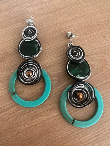 Longues boucles d’oreilles originales