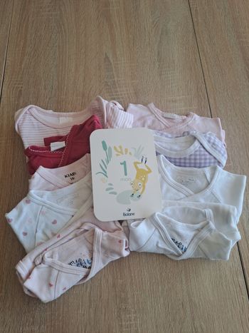 Lot de 8 bodies manches longues et courtes -fille 1 mois-  