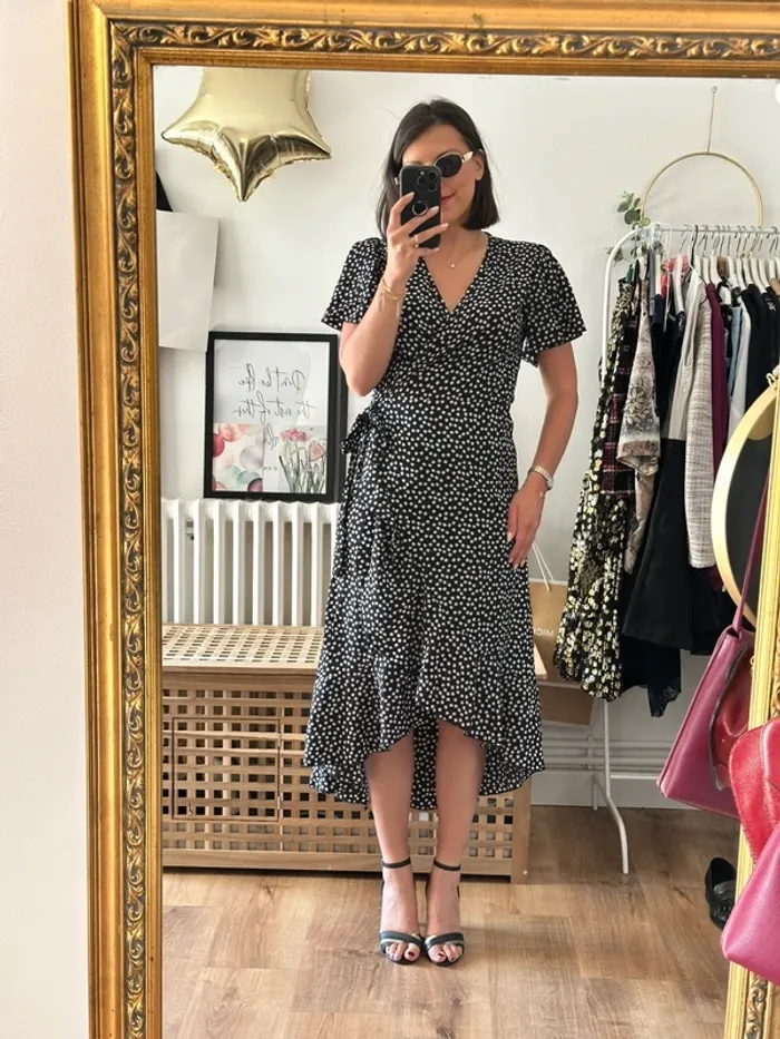 Robe portefeuille noire et blanche à fleur taille 36 - photo numéro 3