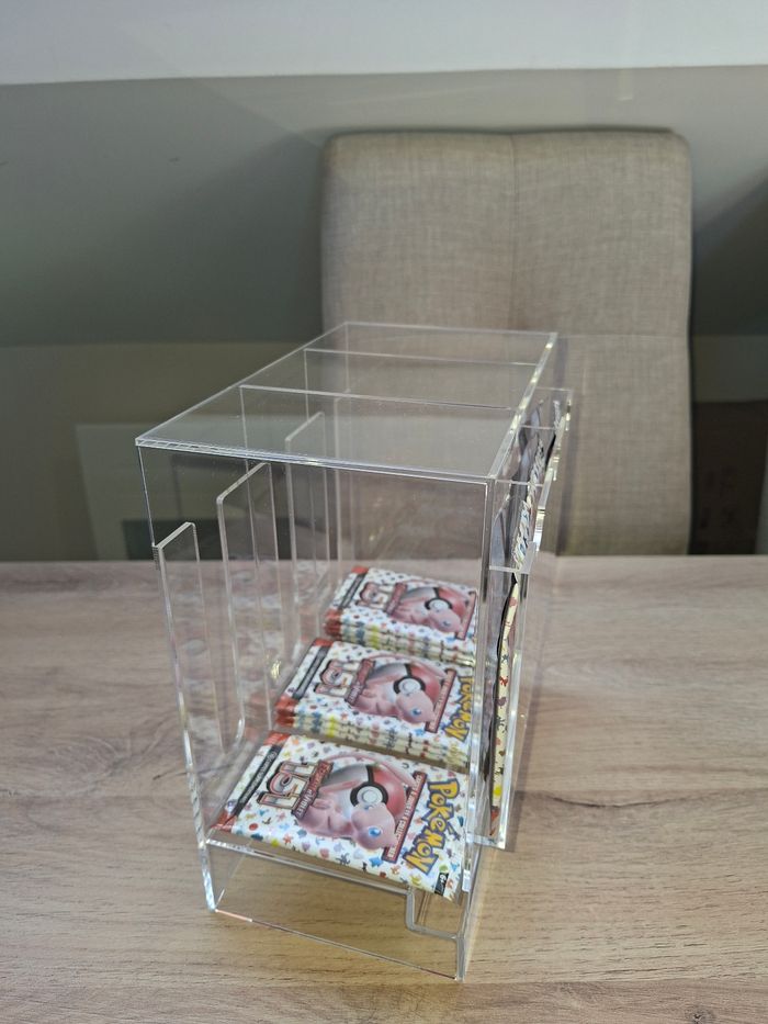 Distributeur en acrylique pour boosters Pokémon 3 emplacements de qualité premium - photo numéro 3