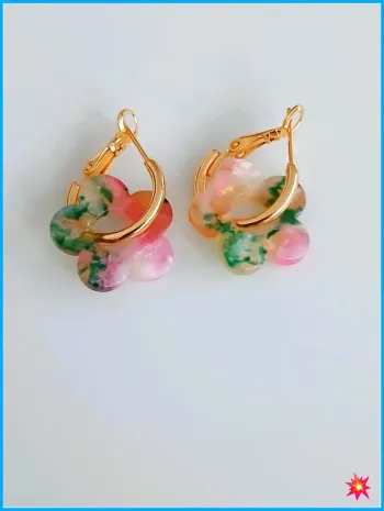 Boucles d’oreilles créoles dorées fleurs multicolores – Style vintage pop