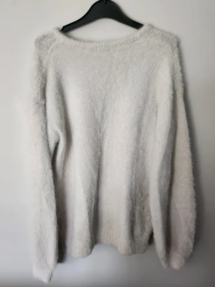 Pull chaud en laine synthétique tout doux 38 M col V excellent état - photo numéro 2