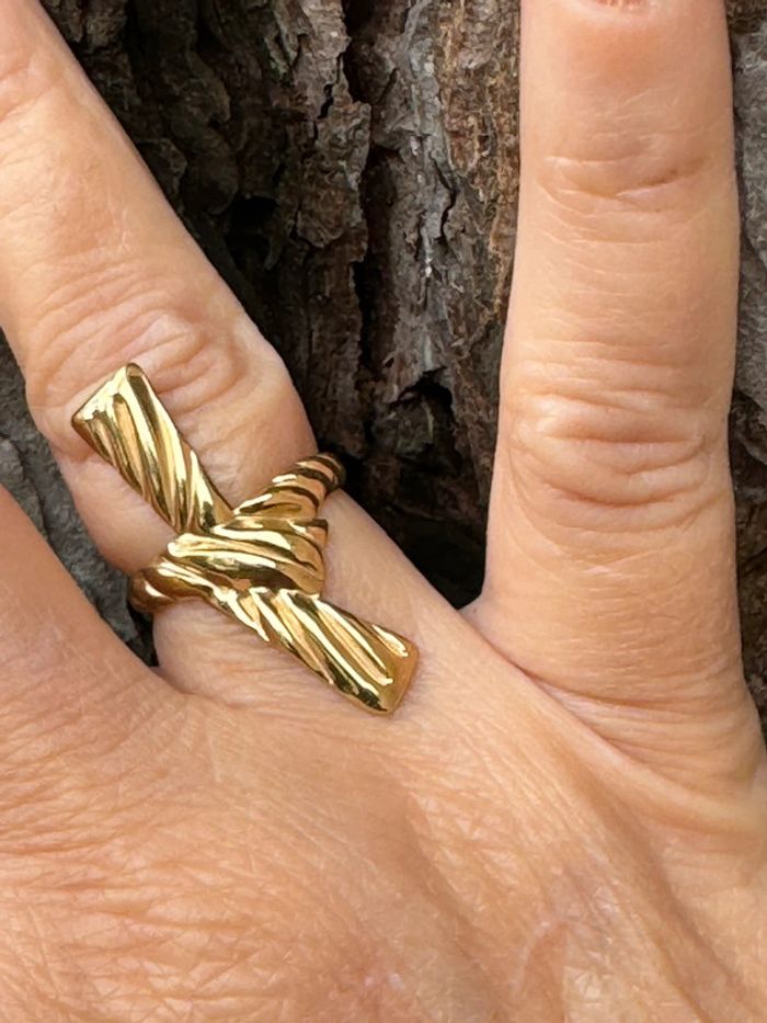 Bague réglable grande croix travaillée noeud acier inoxydable or - photo numéro 2