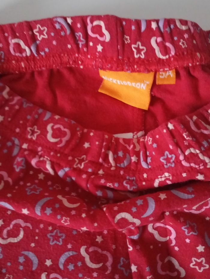 Pyjama 2 pièces.  5 ans . Coton ton rouge . Imprimé Dora .   Très bon état - photo numéro 8
