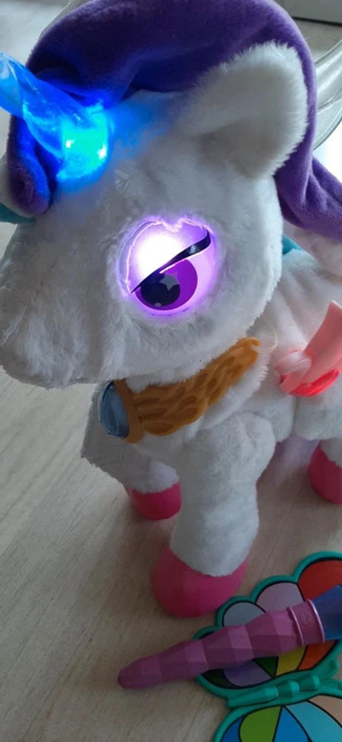 Peluche interactive Mila ma licorne maquillage magique - photo numéro 7