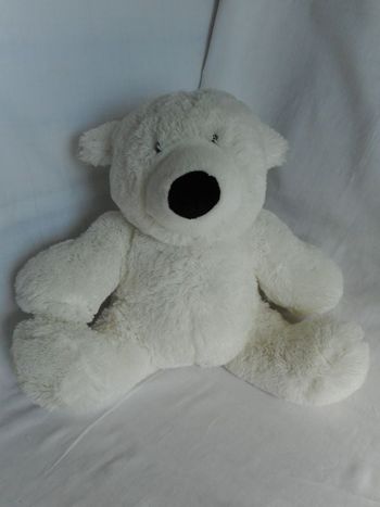 Ours blanc en peluche