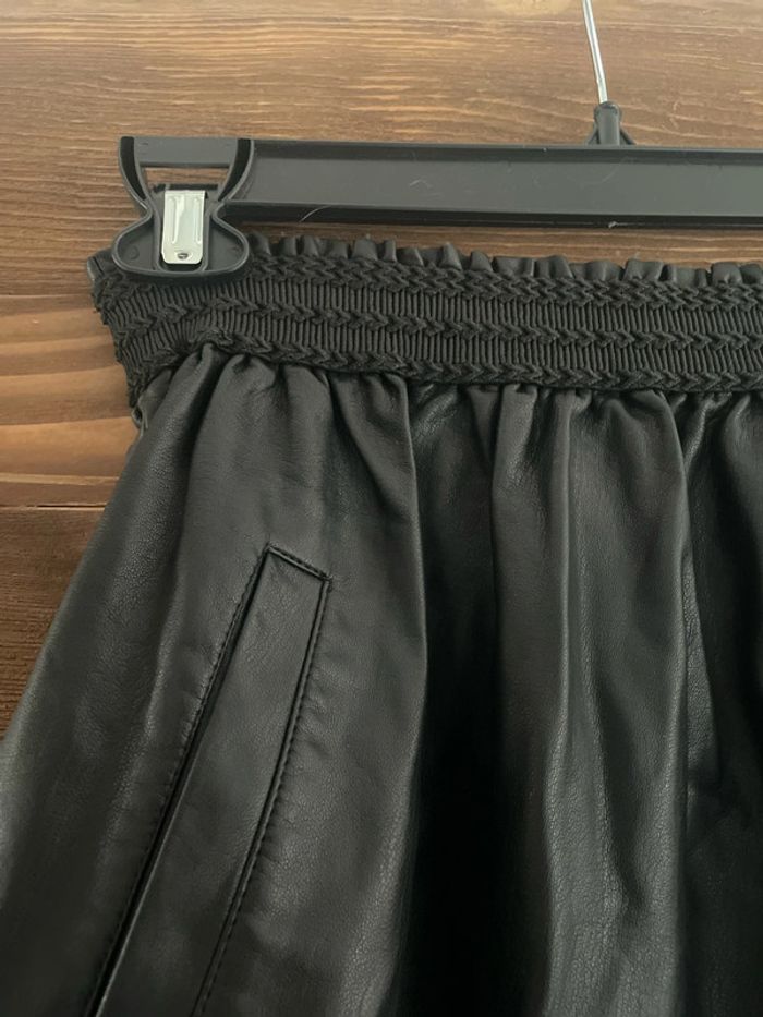 Jupe simili cuir noire - photo numéro 3