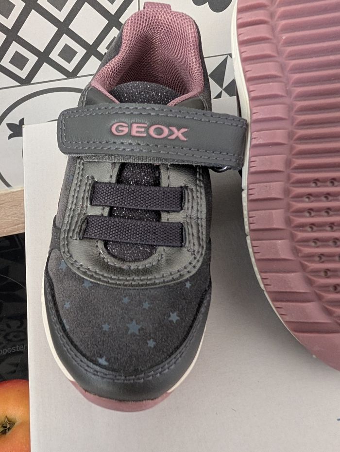 Chaussures fille. Taille 22. Neuf. Geox - photo numéro 6