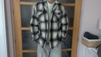 Veste à carreaux.