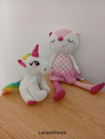 Peluche chat orchestra rose blanc pois et une licorne offerte