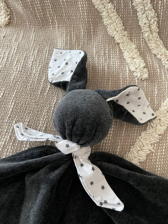 Peluche doudou plat fait main Gabin le Lapin noir velour neuf - photo numéro 2