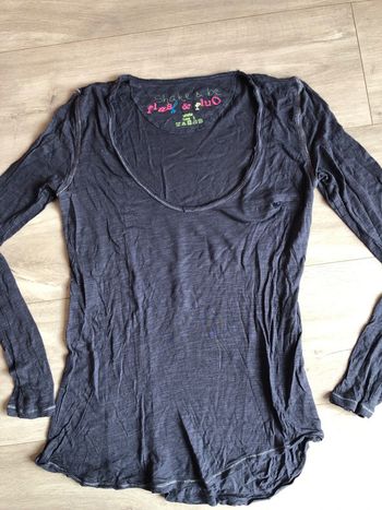 T shirt gris undiz taille S coutures apparentes et bord francs