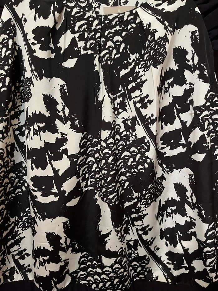 Haut noir et blanc motif abstrait - taille 40 - neuf avec étiquette - photo numéro 4