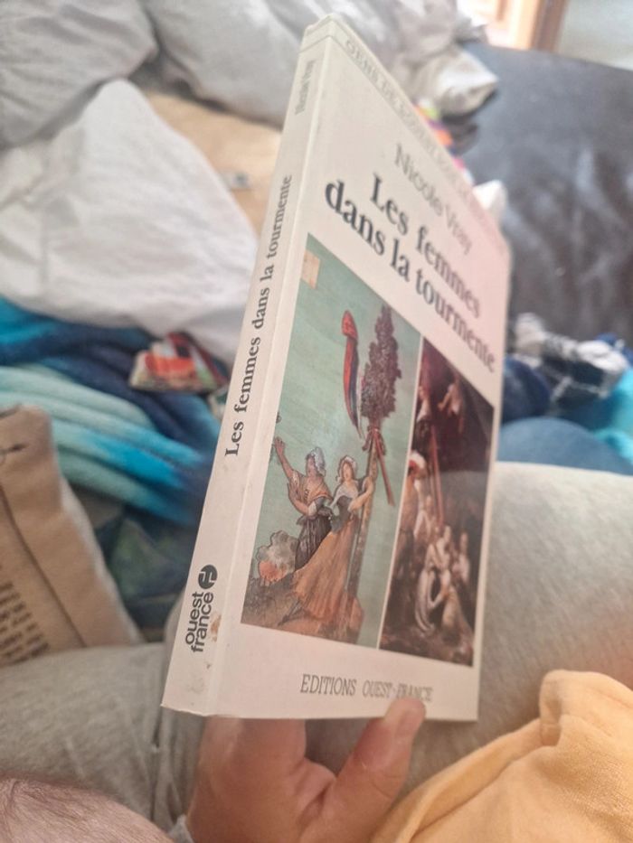 Livre les fermés dans la tourmente - photo numéro 2