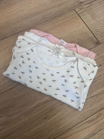 Lot de 3 bodies manches courtes 36 mois