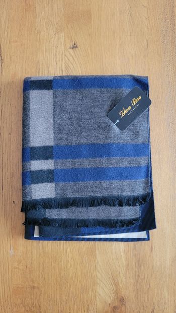 Écharpe homme neuve avec étiquette