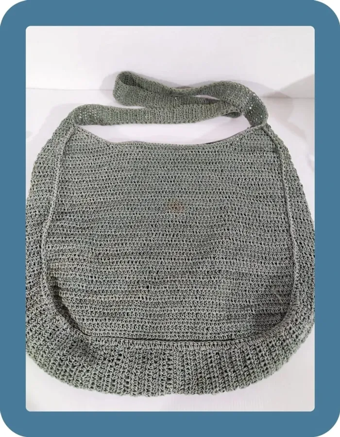 Sac porté épaule vert Disney Store, très bon état, 36x30cm - photo numéro 3